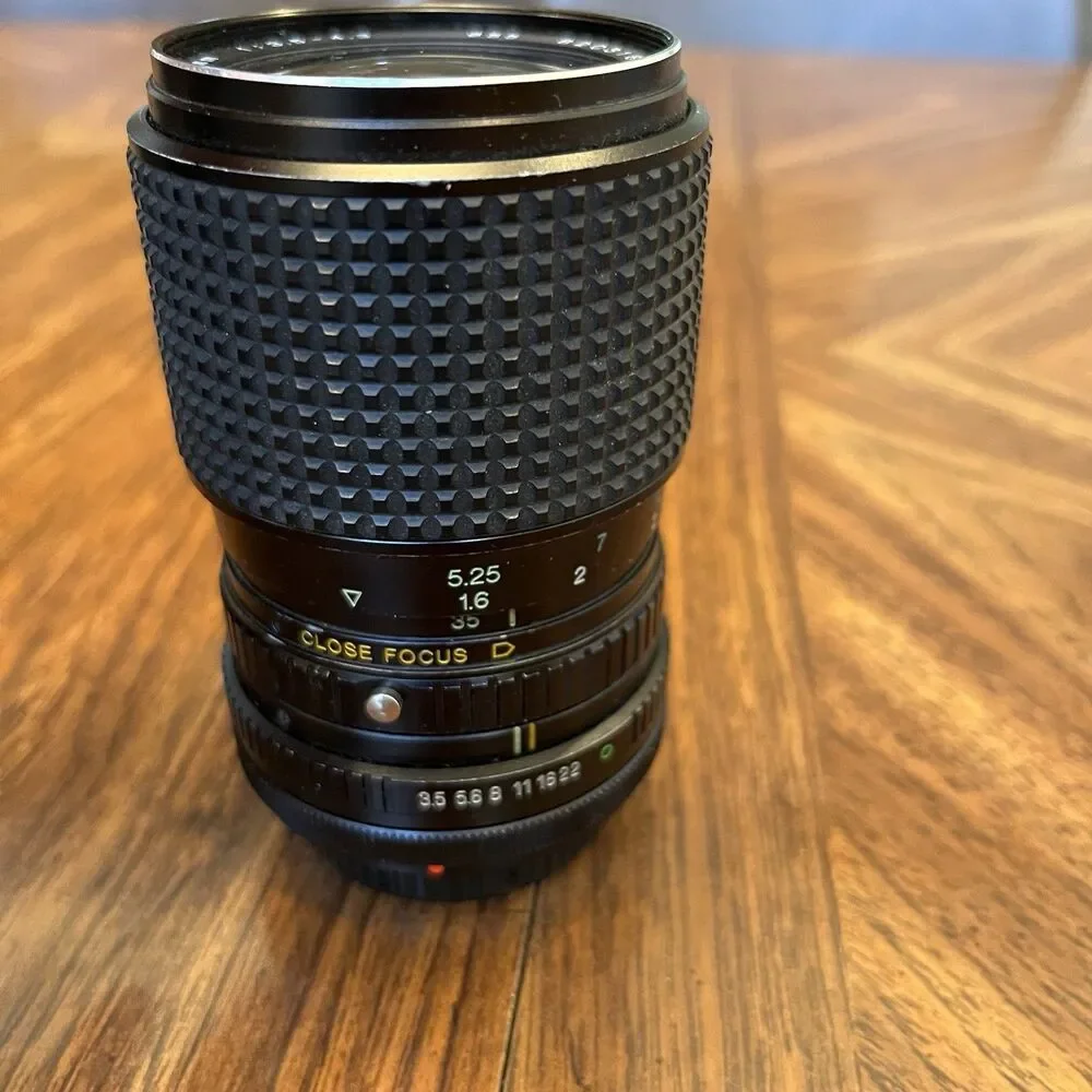 RMC Tokina Close Focusing Zoom 35-105mm 1:3.5-4.3 Lens